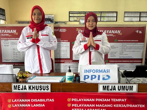 Petugas Pelayanan Publik