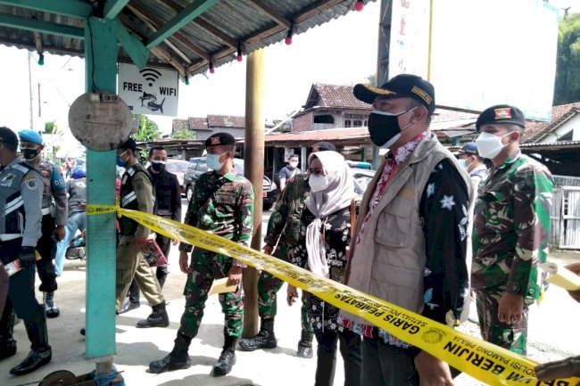 GIAT PENEGAKAN PPKM DARURAT TINJAU RUMAH MAKAN DAN RESTORAN