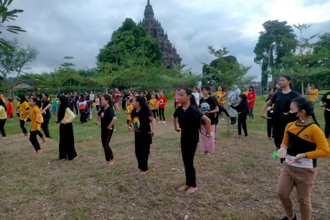 OBAH BARENG, MENARI BERSAMA