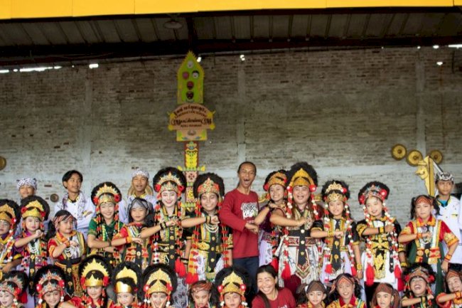 Belajar di Sanggar Seni Topeng Indramayu