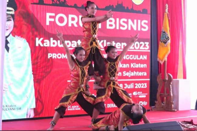 Tari Krincing Memukau Peserta Forum BIsnis Klaten