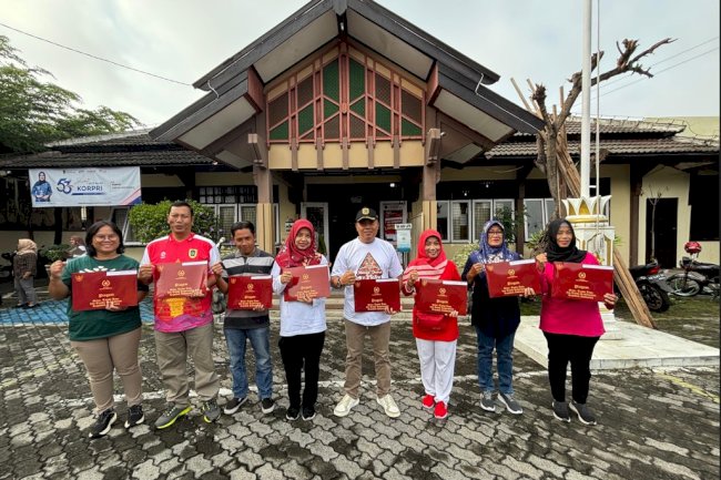 PNS DISBUDPORAPAR MEMPEROLEH PENGHARGAAN