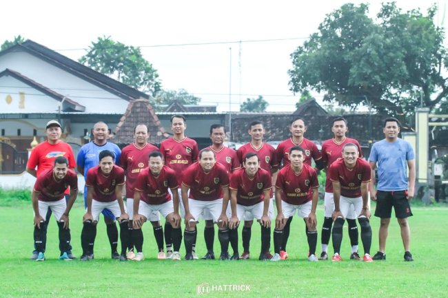 Pertandingan Sepak Bola Persahabatan