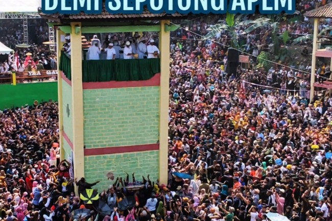 Hujan 6,5 Ton Apem di Klaten! Bukti Nyata Bahwa Budaya Gotong Royong Kita Belum Mati! ?...