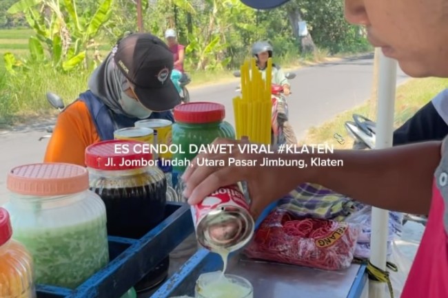 Nggak cuma soto dan sopnya yang terkenal, kalo ke Klaten kamu juga wajib nge DAWET!????✨