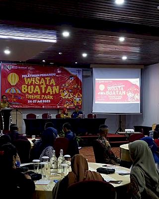 Pelatihan Pemandu Wisata Buatan