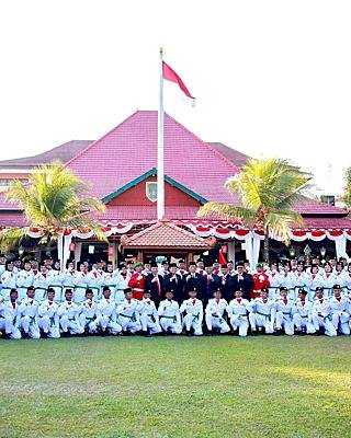 Yoga Hardaya Mengukuhkan Paskibraka Klaten Tahun 2023 