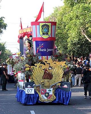 Keseruan Karnaval Pembangunan