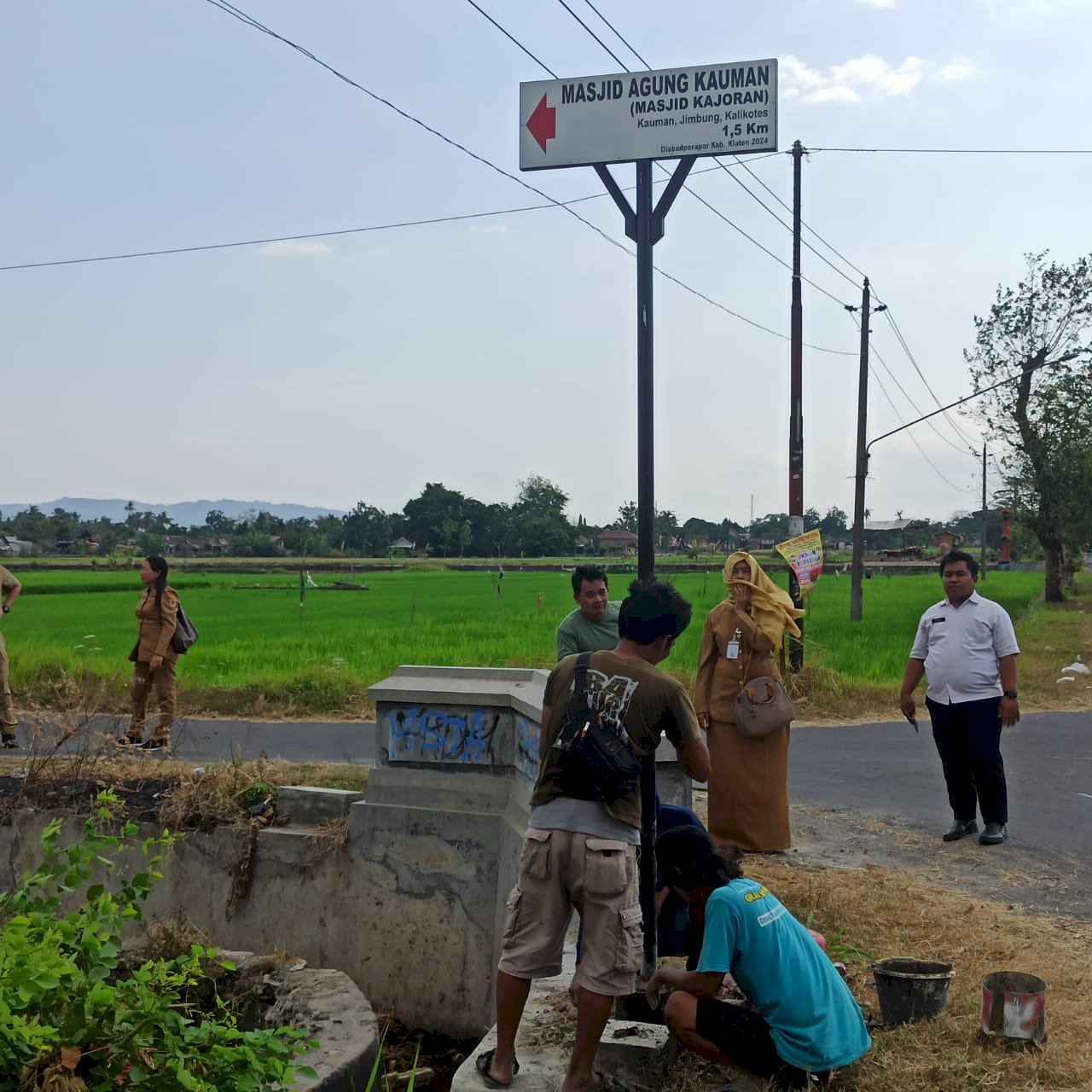 Pemasangan Papan Nama