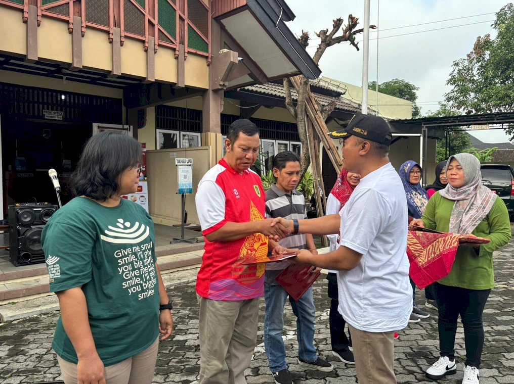 PNS DISBUDPORAPAR MEMPEROLEH PENGHARGAAN